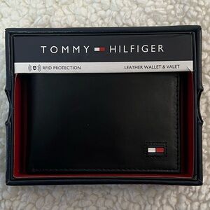 Tommy Hilfiger Bi-fold, RFID Protected Passcase Black Leather Wallet